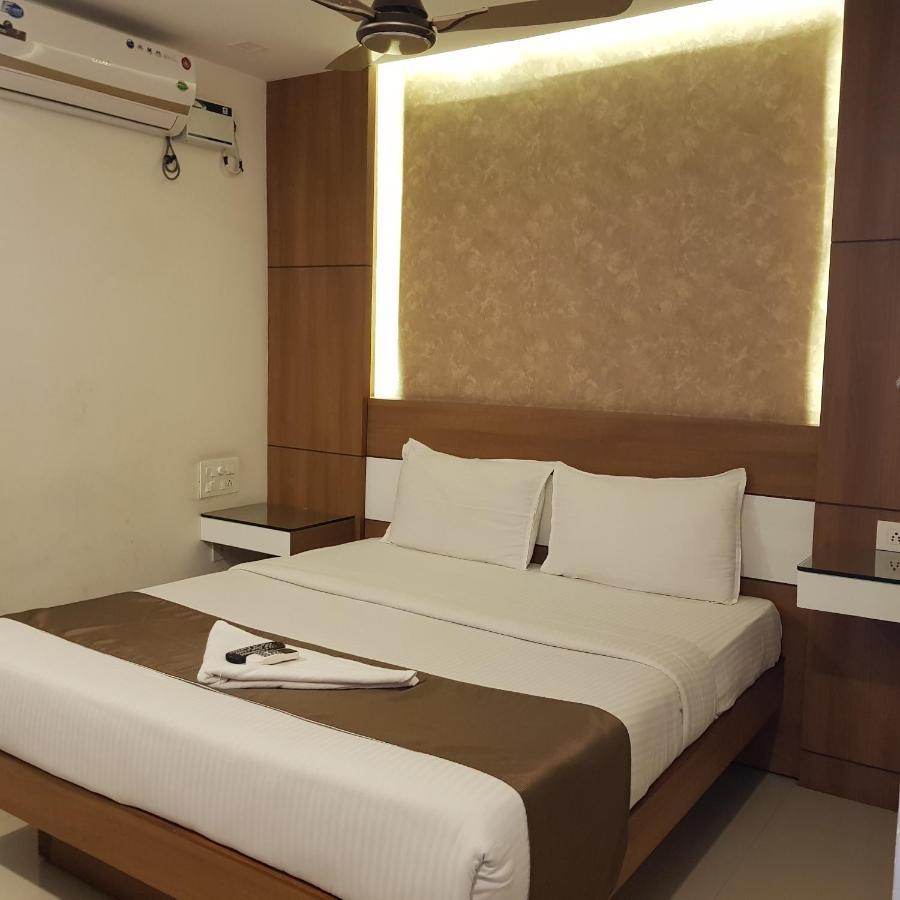 The Galaxy Suites Kochi ภายนอก รูปภาพ