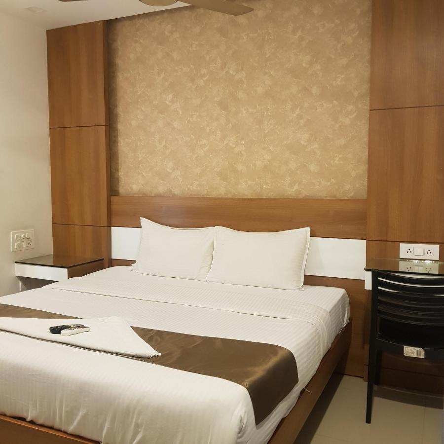 The Galaxy Suites Kochi ภายนอก รูปภาพ