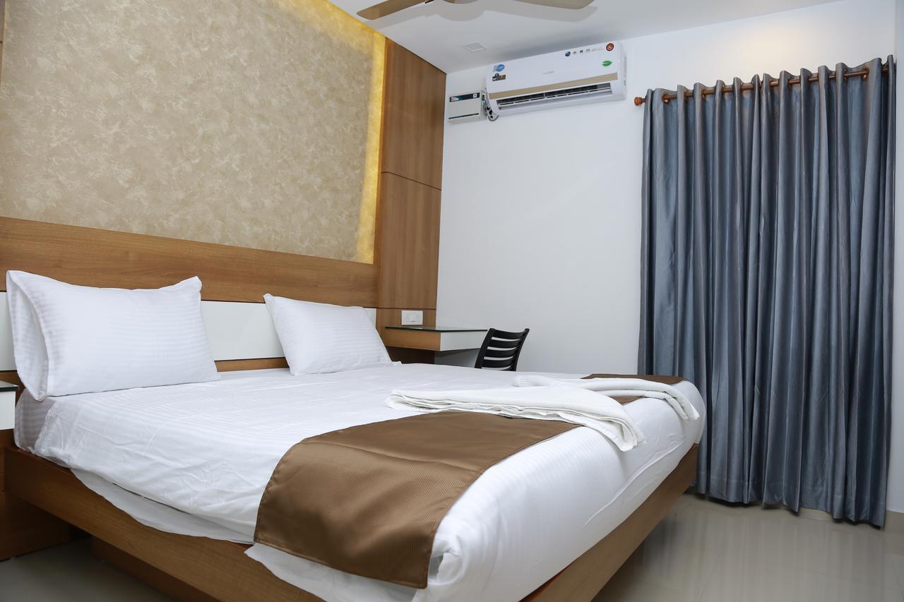 The Galaxy Suites Kochi ภายนอก รูปภาพ