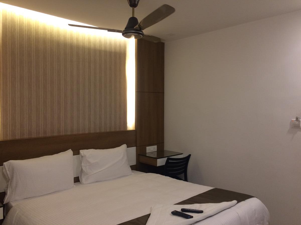 The Galaxy Suites Kochi ภายนอก รูปภาพ